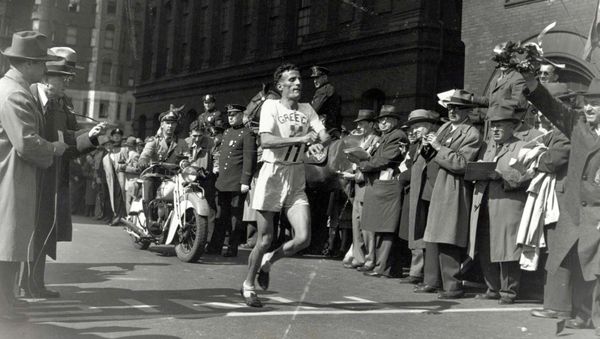 Za Řecko! Americká mise maratonce Kyriakidese